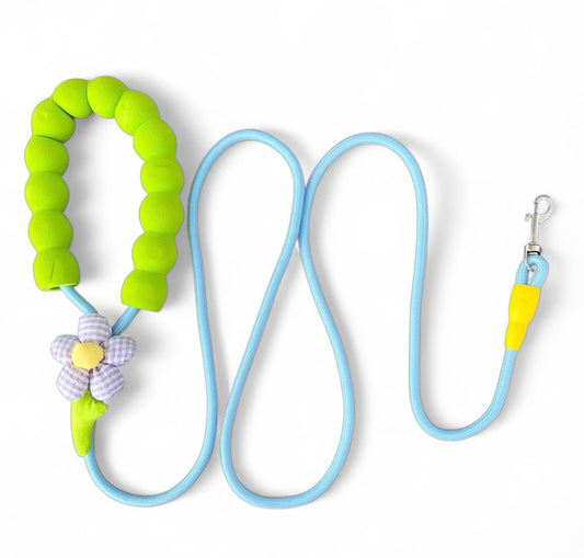 Correa con aplique en flor para perros