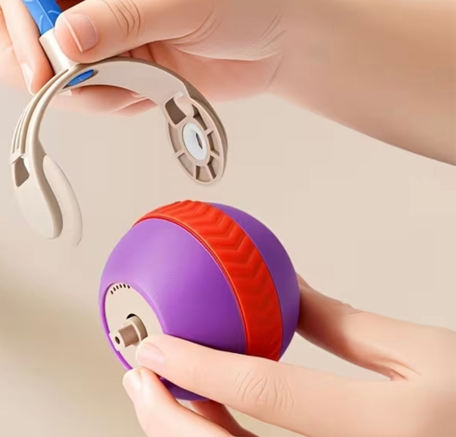 Pelota con cola inteligente para gatos