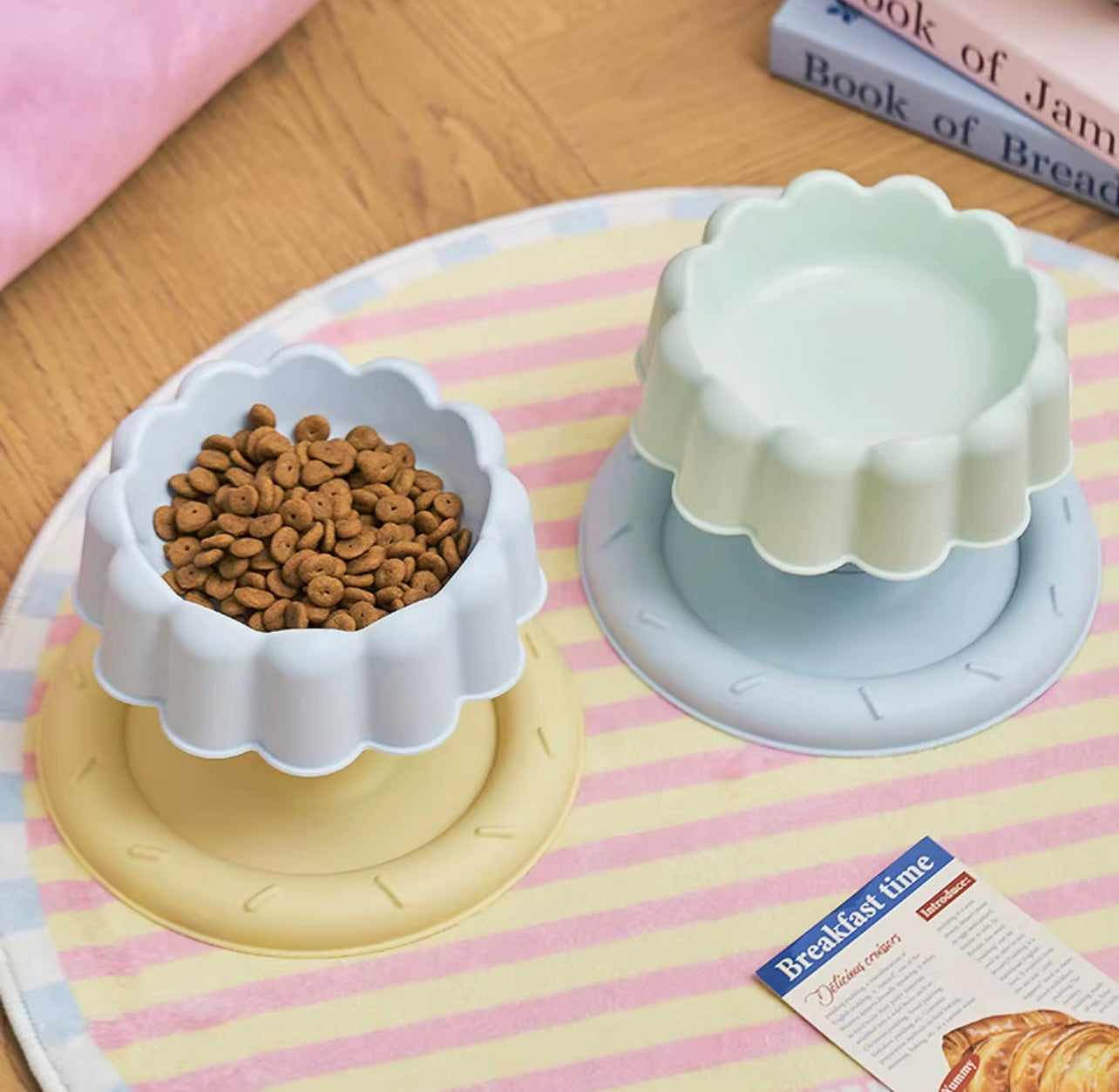 Comedero pastel elevado para gatos y perros pequeños