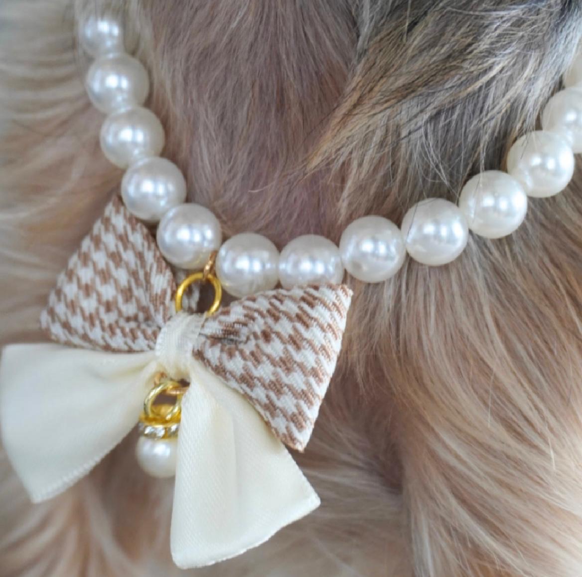 Collar de perlas con moño para gatos y perros chiquitos
