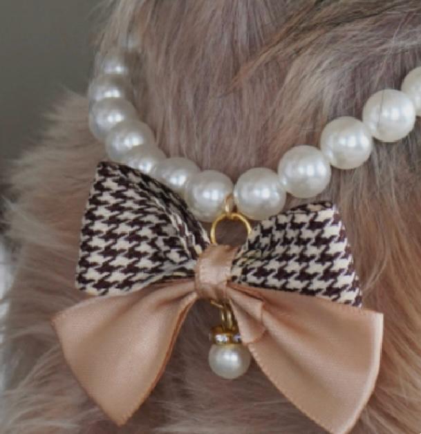 Collar de perlas con moño para gatos y perros chiquitos